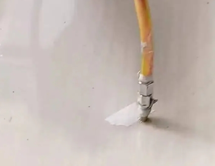 工布江达瓷砖空鼓维修公司专业解答在瓷砖铺贴过程中，如果使用的砂料过粗（如全部使用了粗砂），可能会导致以下问题